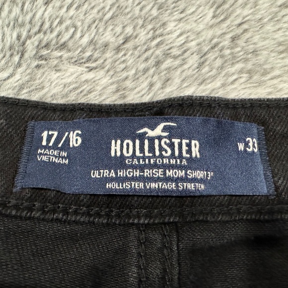 Hollister Ultra High Rise Mom Shorts 3" - Black, Distressed - Size 17/16, w33 - Picture 3 of 7